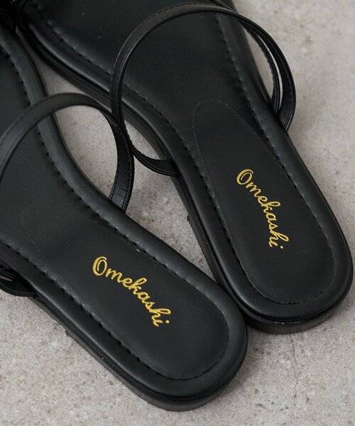 Omekashi(オメカシ)の「トングフラットサンダル(サンダル・レディース・オフホワイト/ブラック・SMALL/LARGE/MEDIUM)」の8枚目の写真