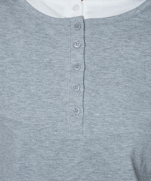 PUBLUX(パブリュクス)の「PUBLUX/パブリュクス 配色 レイヤード風 ヘンリーネック Tシャツ 限定展開(Tシャツ/カットソー・レディース・ブラウン/ネイビー/オフホワイト/グレー・フリ-)」の19枚目の写真