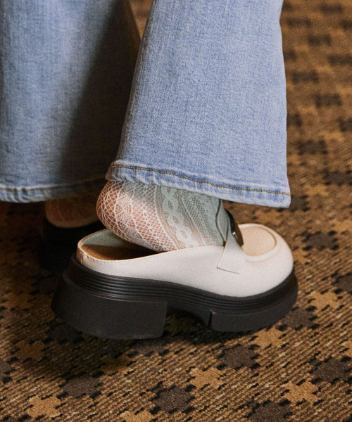 SPUR(シュプール)の「スチールバンディングプラットフォームブローファー5cm -UA9021 (2カラー)(サンダル・レディース・アイボリー/ブラック・23.5cm/24cm/24.5cm/25cm/23cm)」の3枚目の写真