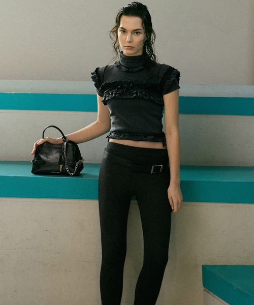 CHARLES & KEITH(チャールズ & キース)の「Delfina デルフィナ チェーン サイドベルト トートバッグ(トートバッグ・レディース・スミクロ/ダークブラウン系3・S)」の2枚目の写真