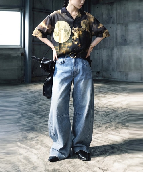 antiqua(アンティカ)の「ムーンプリント アート柄 シャツ(シャツ/ブラウス・レディース・ブラック・ONESIZE)」の5枚目の写真