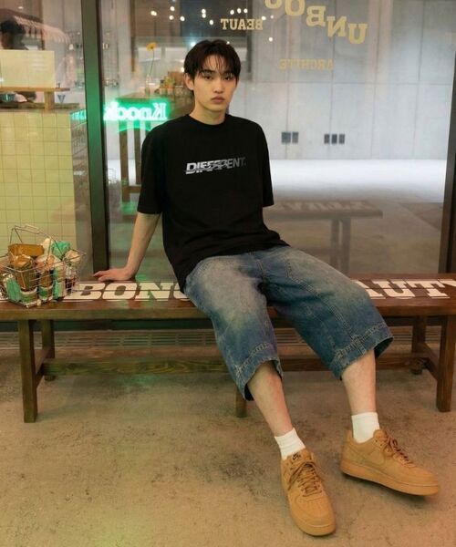 DIIFF（ディフ）の「ディファレントオーバーサイズ半袖Tシャツ4カラー[DISE_1003]（Tシャツ/カットソー・メンズ・ブラック/アイボリー/ホワイト/ネイビー・LARGE/X-LARGE/SMALL/MEDIUM）」の8枚目の写真