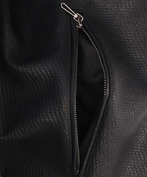 FORMLICH（ポムリッシュ）の「LEATHER SHOPPER BAG / BLACK [TYPE 002]（ショルダーバッグ・メンズ・その他・FREE）」の5枚目の写真