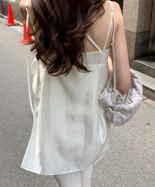 LUCPY(ラクピー)の「フレアキャミチュニックトップス ノースリーブ フェミニン きれいめ(その他トップス・レディース・ブラック/ホワイト・FREE)」の3枚目の写真