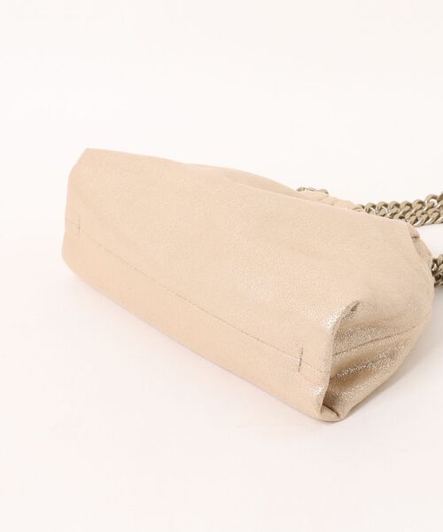 STELLA McCARTNEY(ステラマッカートニー)の「Falabella Drawstring Crossbody Bag / ファラベラ ドローストリング クロスボディバッグ(ショルダーバッグ・レディース・ゴールド・ONE SIZE)」の5枚目の写真
