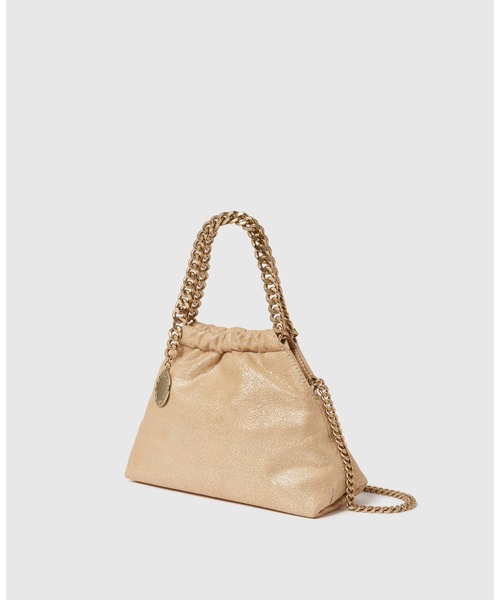STELLA McCARTNEY(ステラマッカートニー)の「Falabella Drawstring Crossbody Bag / ファラベラ ドローストリング クロスボディバッグ(ショルダーバッグ・レディース・ゴールド・ONE SIZE)」の2枚目の写真