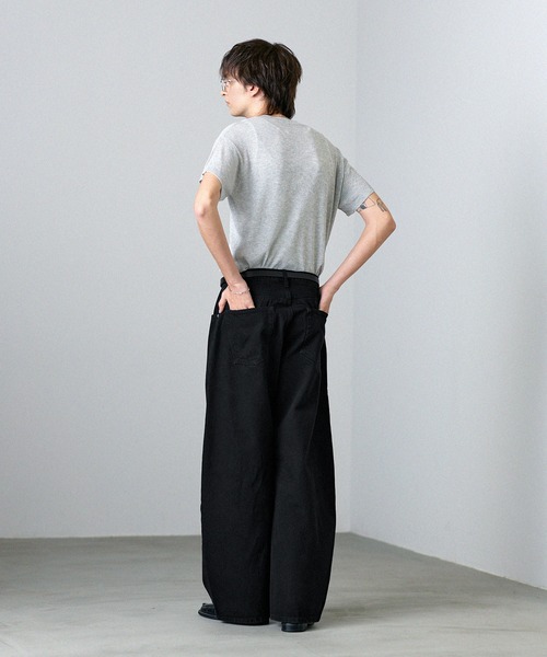 ASTRONOMY(アストロノミー)の「BARREL-LEG WASHED CURVE DENIM(デニムパンツ・メンズ・ブラック/ブルー・S/M/L/XL)」の4枚目の写真