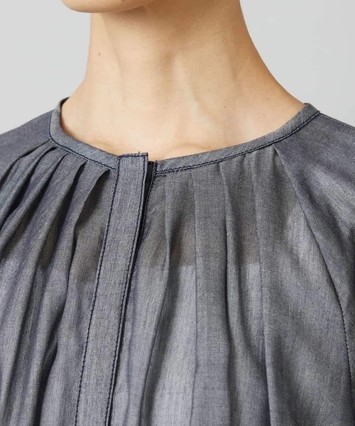 MICHEL KLEIN（ミッシェル・クラン）の「[セットアップ対応]デニムライク ギャザーブラウス（シャツ/ブラウス・レディース・ネイビー/ダークインディゴブルー・40/38）」の8枚目の写真