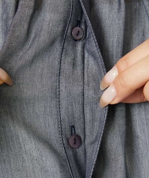 MICHEL KLEIN（ミッシェル・クラン）の「[セットアップ対応]デニムライク ギャザーブラウス（シャツ/ブラウス・レディース・ネイビー/ダークインディゴブルー・40/38）」の5枚目の写真