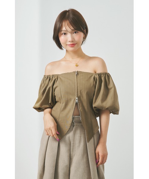 SHEL’TTER（シェルター）の「オフショルバルーンスリーブダブルジップトップス（シャツ/ブラウス・レディース・カーキ/ダークグレー・FREE）」の2枚目の写真
