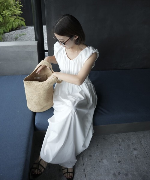 A part by（アパートバイ）の「【インフルエンサーyuiさんコラボ】YUシャーリングワンピース（ワンピース・レディース・オフホワイト/ブラック・FREE）」の3枚目の写真