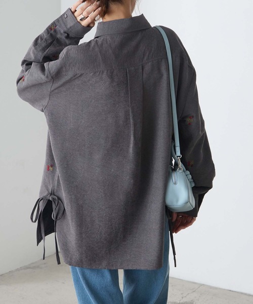 BONLECILL(ボンルシール)の「【吸水速乾】ピーチ起毛フラワー刺繍サイドリボンシャツチュニック(シャツ/ブラウス・レディース・チャコールグレー/ブラウン/ブルー/アイボリー/ピンク・FREE)」の16枚目の写真