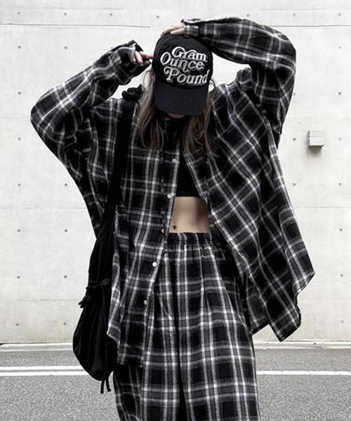 YACA(ヤーカ)の「Loose Check Hoodie Shirt/ルーズチェックフーディーシャツ【unisex item】(シャツ/ブラウス・レディース・ホワイト/ブラック・FREE)」の2枚目の写真
