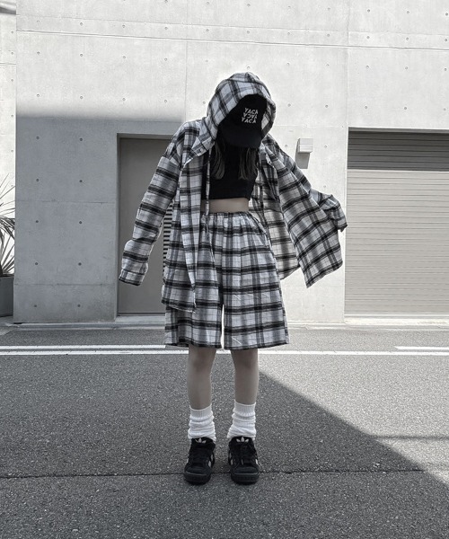 YACA(ヤーカ)の「Loose Check Hoodie Shirt/ルーズチェックフーディーシャツ【unisex item】(シャツ/ブラウス・レディース・ホワイト/ブラック・FREE)」の5枚目の写真