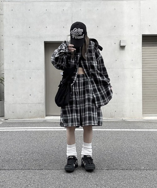 YACA(ヤーカ)の「Loose Check Hoodie Shirt/ルーズチェックフーディーシャツ【unisex item】(シャツ/ブラウス・レディース・ホワイト/ブラック・FREE)」の9枚目の写真