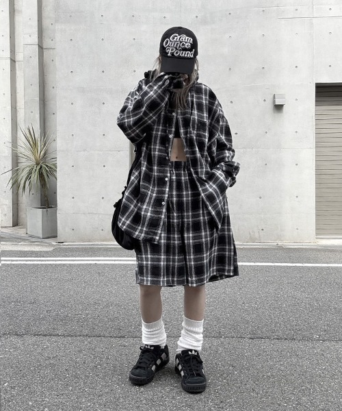 YACA(ヤーカ)の「Loose Check Hoodie Shirt/ルーズチェックフーディーシャツ【unisex item】(シャツ/ブラウス・レディース・ホワイト/ブラック・FREE)」の13枚目の写真