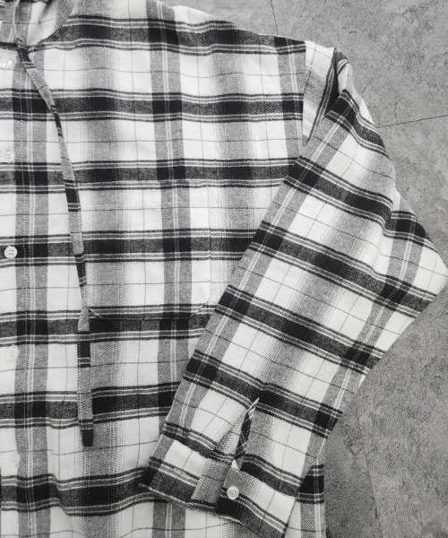 YACA(ヤーカ)の「Loose Check Hoodie Shirt/ルーズチェックフーディーシャツ【unisex item】(シャツ/ブラウス・レディース・ホワイト/ブラック・FREE)」の19枚目の写真
