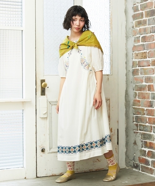 Jocomomola(ホコモモラ)の「Cruzar フラワーインド刺繍ワンピース(ワンピース・レディース・ブラック/アイボリー・40)」の5枚目の写真