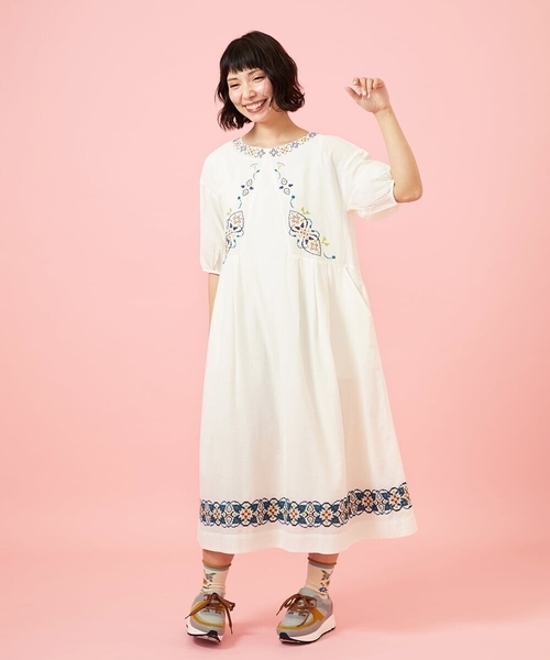 Jocomomola(ホコモモラ)の「Cruzar フラワーインド刺繍ワンピース(ワンピース・レディース・ブラック/アイボリー・40)」の7枚目の写真