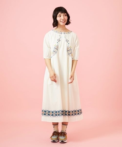 Jocomomola(ホコモモラ)の「Cruzar フラワーインド刺繍ワンピース(ワンピース・レディース・ブラック/アイボリー・40)」の8枚目の写真