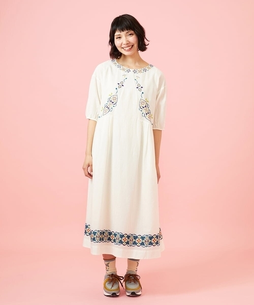 Jocomomola(ホコモモラ)の「Cruzar フラワーインド刺繍ワンピース(ワンピース・レディース・ブラック/アイボリー・40)」の9枚目の写真