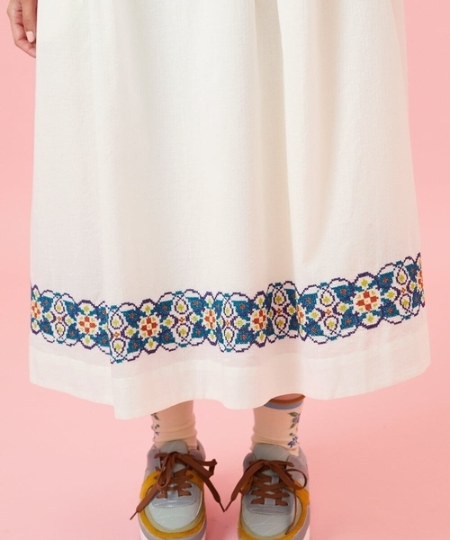 Jocomomola(ホコモモラ)の「Cruzar フラワーインド刺繍ワンピース(ワンピース・レディース・ブラック/アイボリー・40)」の11枚目の写真