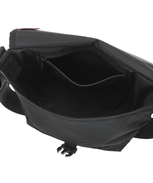 Manhattan Portage(マンハッタンポーテージ)の「NYLON MESSENGER BAG JR (SM) FZP RIPSTOP TASLAN CCC(メッセンジャーバッグ・メンズ・ブラック・SMALL)」の9枚目の写真