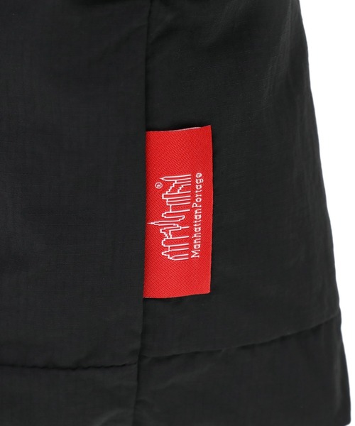 Manhattan Portage(マンハッタンポーテージ)の「NYLON MESSENGER BAG JR (SM) FZP RIPSTOP TASLAN CCC(メッセンジャーバッグ・メンズ・ブラック・SMALL)」の11枚目の写真