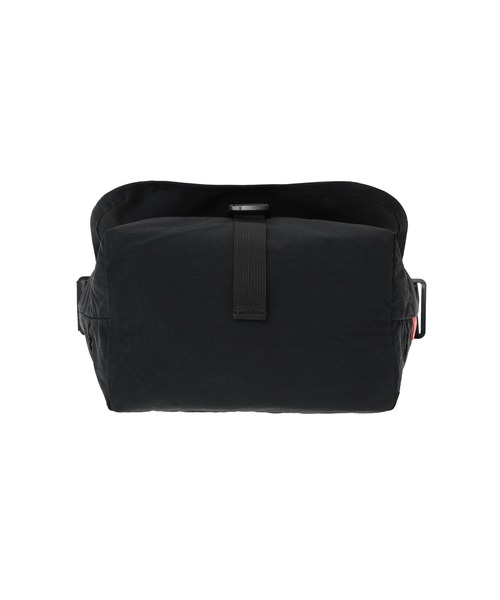 Manhattan Portage(マンハッタンポーテージ)の「NYLON MESSENGER BAG JR (SM) FZP RIPSTOP TASLAN CCC(メッセンジャーバッグ・メンズ・ブラック・SMALL)」の6枚目の写真