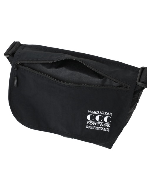 Manhattan Portage(マンハッタンポーテージ)の「NYLON MESSENGER BAG JR (SM) FZP RIPSTOP TASLAN CCC(メッセンジャーバッグ・メンズ・ブラック・SMALL)」の8枚目の写真