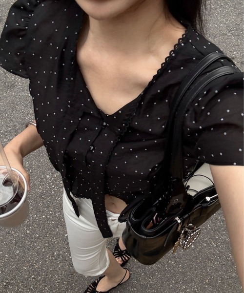 AMAJI(アマジ)の「レーストリム ドット柄 ボウタイブラウス(シャツ/ブラウス・レディース・ホワイト/ブラック・FREE)」の5枚目の写真