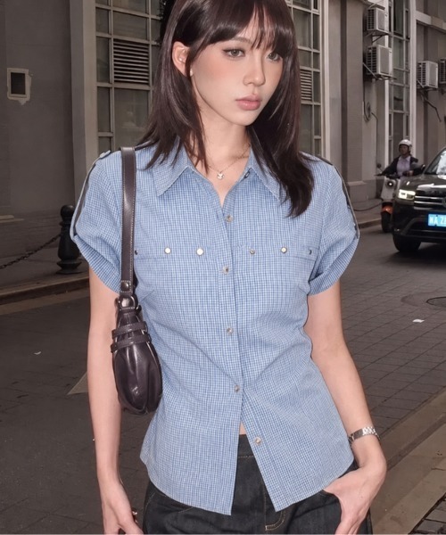 Sibra(シブラ)の「3color クラシカルミニチェックパフスリーブシャツ(シャツ/ブラウス・レディース・カーキ/サックスブルー/グレー・M)」の3枚目の写真