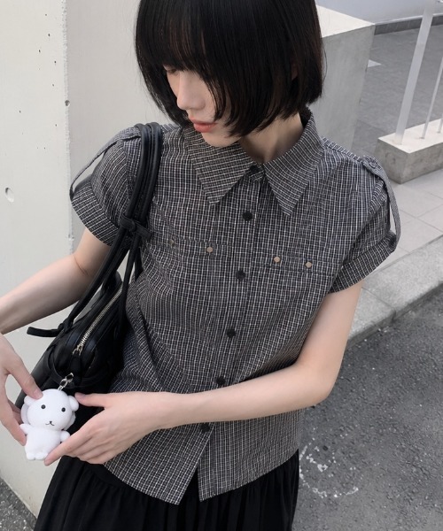 Sibra(シブラ)の「3color クラシカルミニチェックパフスリーブシャツ(シャツ/ブラウス・レディース・カーキ/サックスブルー/グレー・M)」の8枚目の写真