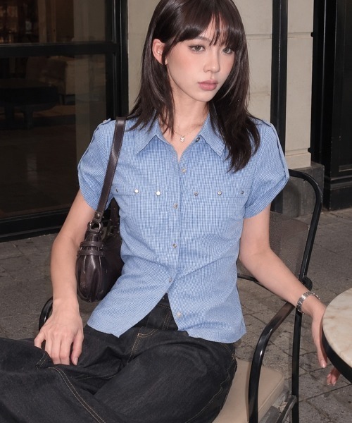 Sibra(シブラ)の「3color クラシカルミニチェックパフスリーブシャツ(シャツ/ブラウス・レディース・カーキ/サックスブルー/グレー・M)」の15枚目の写真
