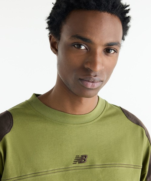 NEW BALANCE(ニューバランス)の「スポーツレガシーグラフィックロングスリーブTシャツ(Tシャツ/カットソー・メンズ・オリーブ・SMALL/XX-LARGE/X-LARGE)」の3枚目の写真
