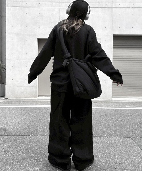 YACA(ヤーカ)の「Denim Tack Pants/デニムタックパンツ(デニムパンツ・レディース・ブラック・FREE)」の2枚目の写真