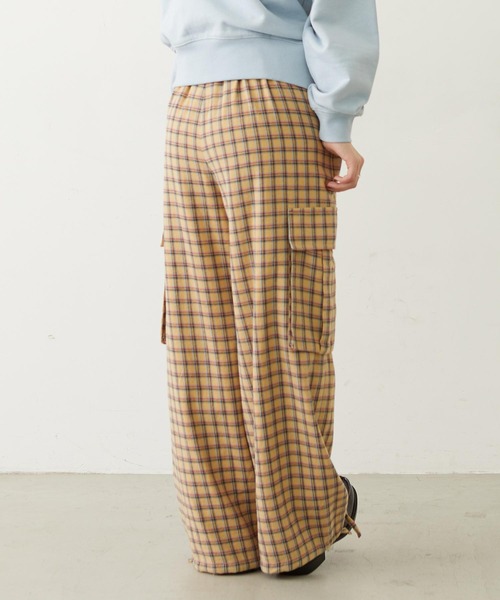 MILKFED.(ミルクフェド)の「CHECKED CARGO PANTS(カーゴパンツ・レディース・ライトパープル/ブルー/ベージュ・S/M)」の4枚目の写真