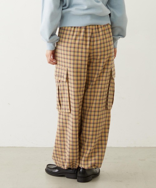 MILKFED.(ミルクフェド)の「CHECKED CARGO PANTS(カーゴパンツ・レディース・ライトパープル/ブルー/ベージュ・S/M)」の5枚目の写真