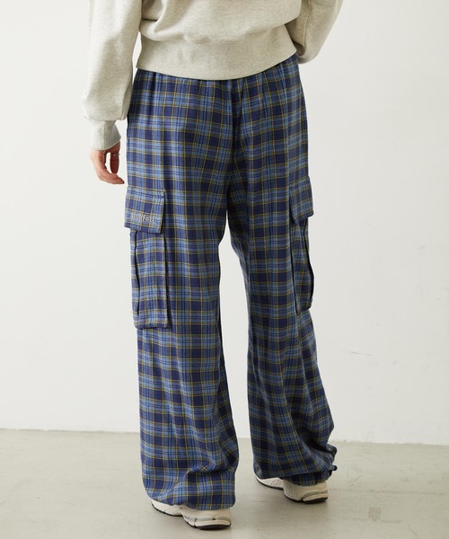 MILKFED.(ミルクフェド)の「CHECKED CARGO PANTS(カーゴパンツ・レディース・ライトパープル/ブルー/ベージュ・S/M)」の17枚目の写真
