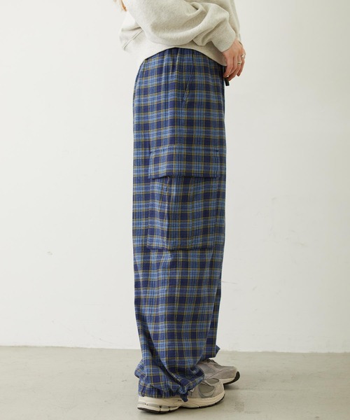 MILKFED.(ミルクフェド)の「CHECKED CARGO PANTS(カーゴパンツ・レディース・ライトパープル/ブルー/ベージュ・S/M)」の15枚目の写真