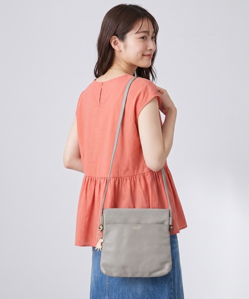 aoneco(アオネコ)の「aoneco 口バネショルダー(ショルダーバッグ・レディース・モカ/ブラック/エメラルド/ライトグレー・FREE)」の6枚目の写真