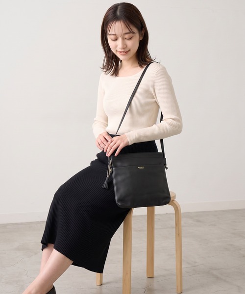 aoneco(アオネコ)の「aoneco 口バネショルダー(ショルダーバッグ・レディース・モカ/ブラック/エメラルド/ライトグレー・FREE)」の5枚目の写真
