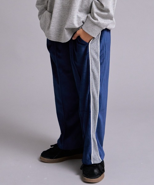 PAIRMANON STREET(ペアマノンストリート)の「【90-160cm】ベロア 配色デザイン ワイドストレートパンツ【PAIRMANON STREET】(その他パンツ・キッズ・ブラウン/グレー/パープル/ネイビー・130/140/110/120/150/160/100/90)」の3枚目の写真