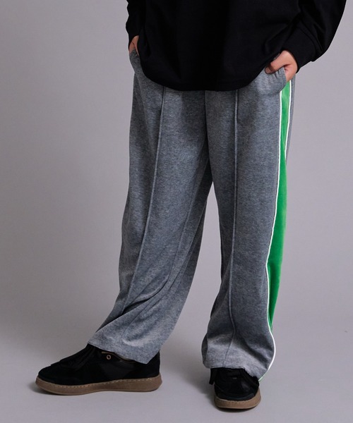PAIRMANON STREET(ペアマノンストリート)の「【90-160cm】ベロア 配色デザイン ワイドストレートパンツ【PAIRMANON STREET】(その他パンツ・キッズ・ブラウン/グレー/パープル/ネイビー・130/140/110/120/150/160/100/90)」の2枚目の写真