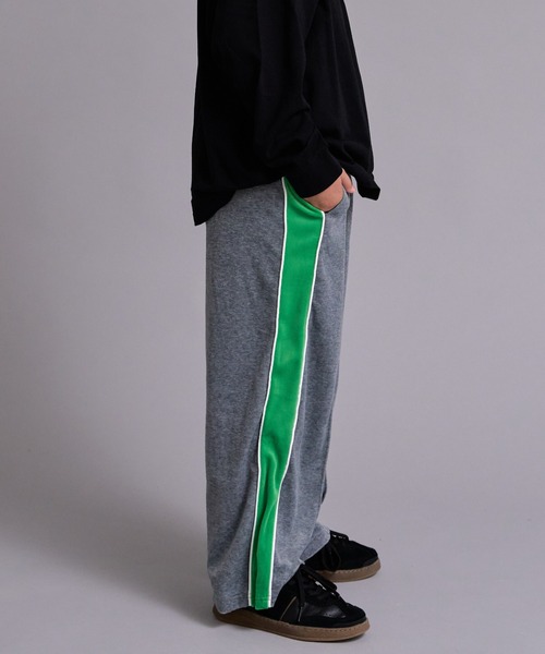 PAIRMANON STREET(ペアマノンストリート)の「【90-160cm】ベロア 配色デザイン ワイドストレートパンツ【PAIRMANON STREET】(その他パンツ・キッズ・ブラウン/グレー/パープル/ネイビー・130/140/110/120/150/160/100/90)」の5枚目の写真