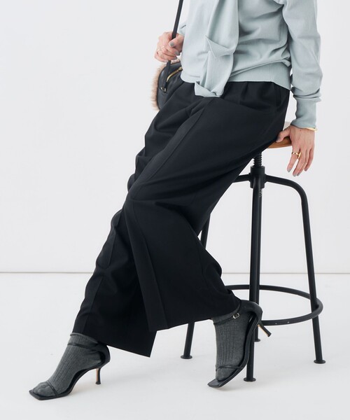 NOLLEY’S(ノーリーズ)の「【一部WEB限定サイズ】《抗ピル/防シワ》ウォッシャブルポリウール梳毛タックワイドパンツ(その他パンツ・レディース・カーキ/グレー/ブラック・36/38)」の2枚目の写真