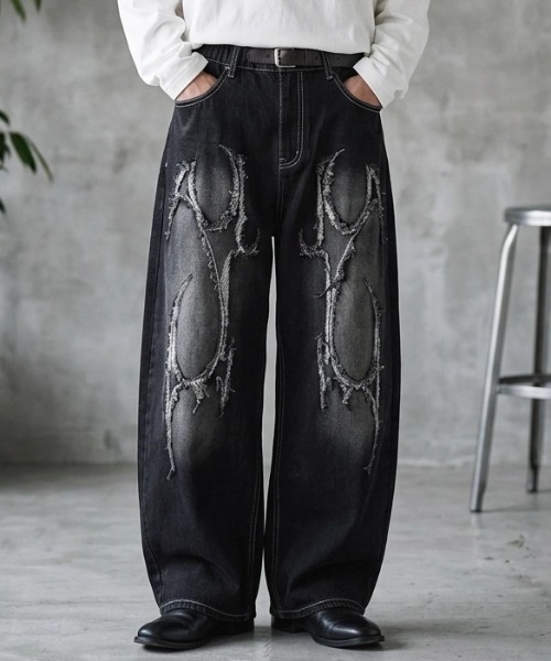 MARUKAWA（マルカワ）の「2026AW VINTAGE WASHED WIDEBAGGY CURVED DENIM フリンジダメージ ワイドバギー カーブデニムパンツ（デニムパンツ・メンズ・ブラック系その他/ブラック系その他2/ブルー系その他/ブラック系その他4/ブルー系その他2/ブラック系その他3・M/L）」の4枚目の写真