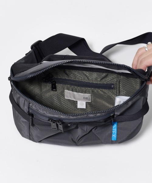 CIE(シー)の「【CIE】GRID0 WAIST PACK(ボディバッグ/ウエストポーチ・メンズ・ブラック・FREE)」の5枚目の写真
