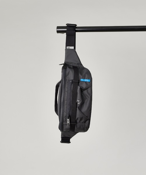 CIE(シー)の「【CIE】GRID0 WAIST PACK(ボディバッグ/ウエストポーチ・メンズ・ブラック・FREE)」の2枚目の写真