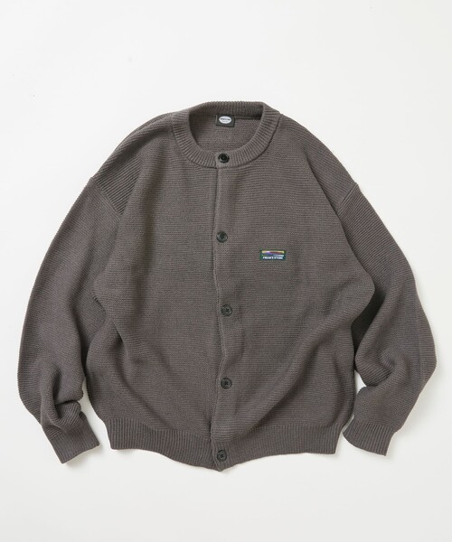 FREAK'S STORE(フリークスストア)の「限定展開 リラックスフィット ワンポイントロゴ クルーネック カーディガン(ニット/セーター・メンズ・ブラウン/チャコールグレー/ネイビー/ブラック・MEDIUM/LARGE/SMALL)」の15枚目の写真